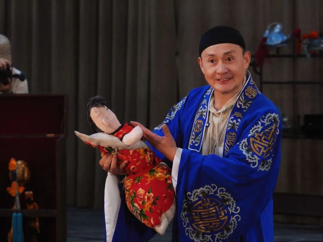 
	《戯臺》对话｜【邢岷山·大嗓儿】：把人弄哭容易，把人弄笑，难
