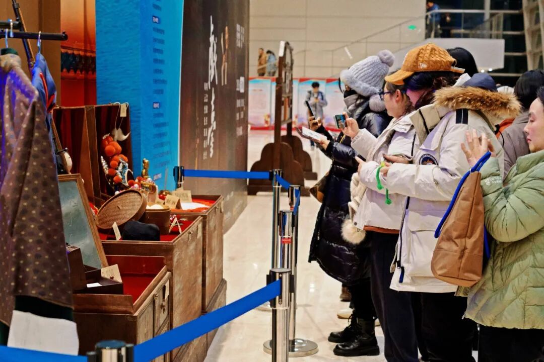 
	《戯臺》天津站｜“介戏演的，真哏儿啊！！”
